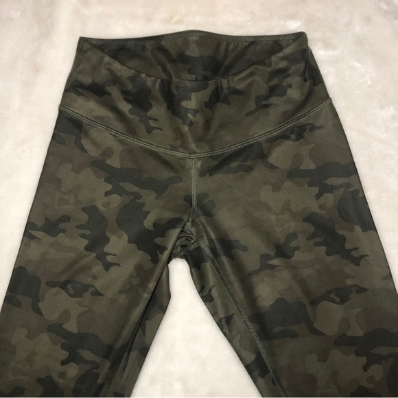 Lululemon Wunder Under Crop *Full-On Luxtreme Savasana Camo Fatigue Green Size 6 - Picture 4 of 10